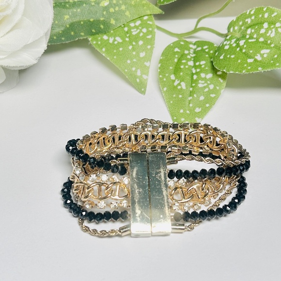 Gorgeous Wide bracelet featuring gold tone chains, rhinestones and beads - Picture 4 of 10